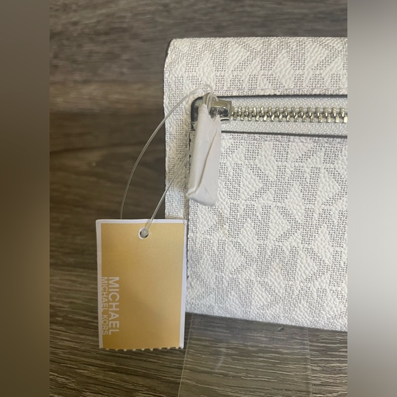 Michael Kors Trifold Wallet - Picture 4 of 15